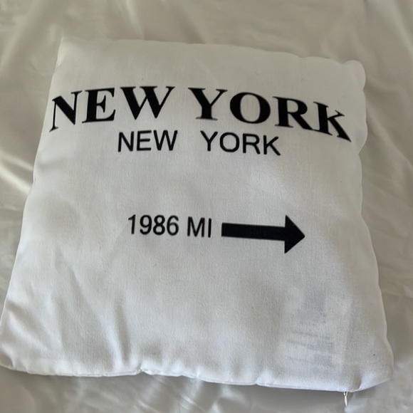New York throw pillow - Picture 2 of 2